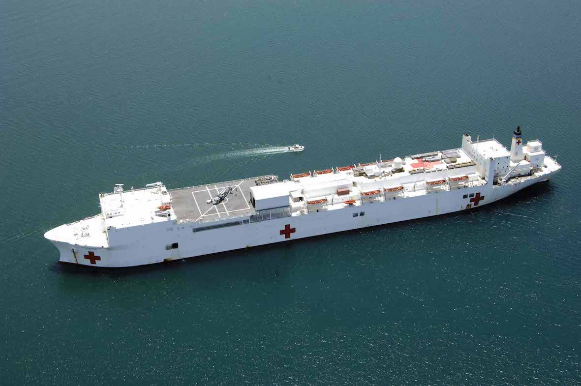 USNS Comfort en 2009 (Spc. Landon Stephenson, US NAvy)